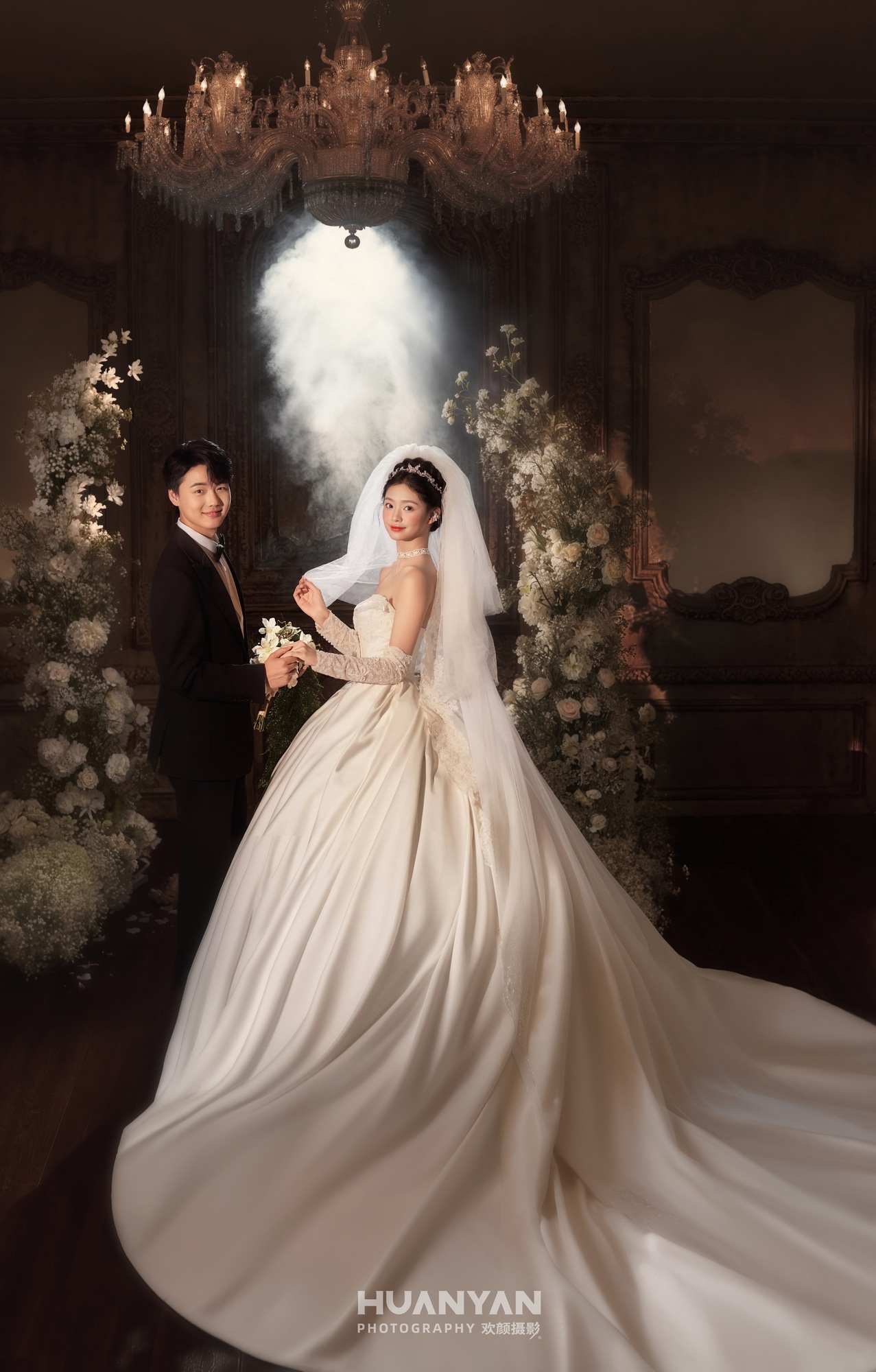 星纱：简约风婚纱照室内实拍