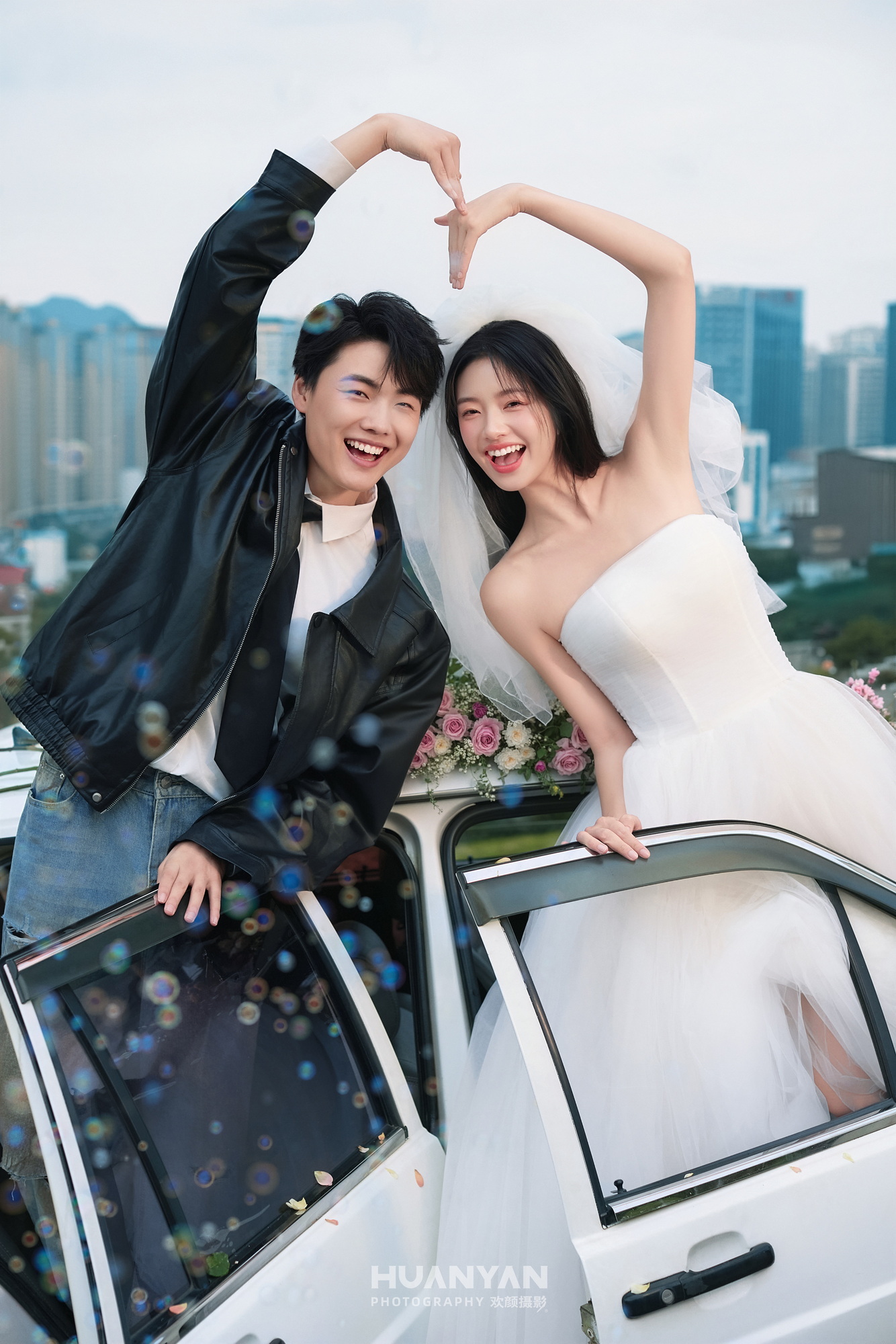 春语客片第11张｜简约风婚纱照，摄于春天