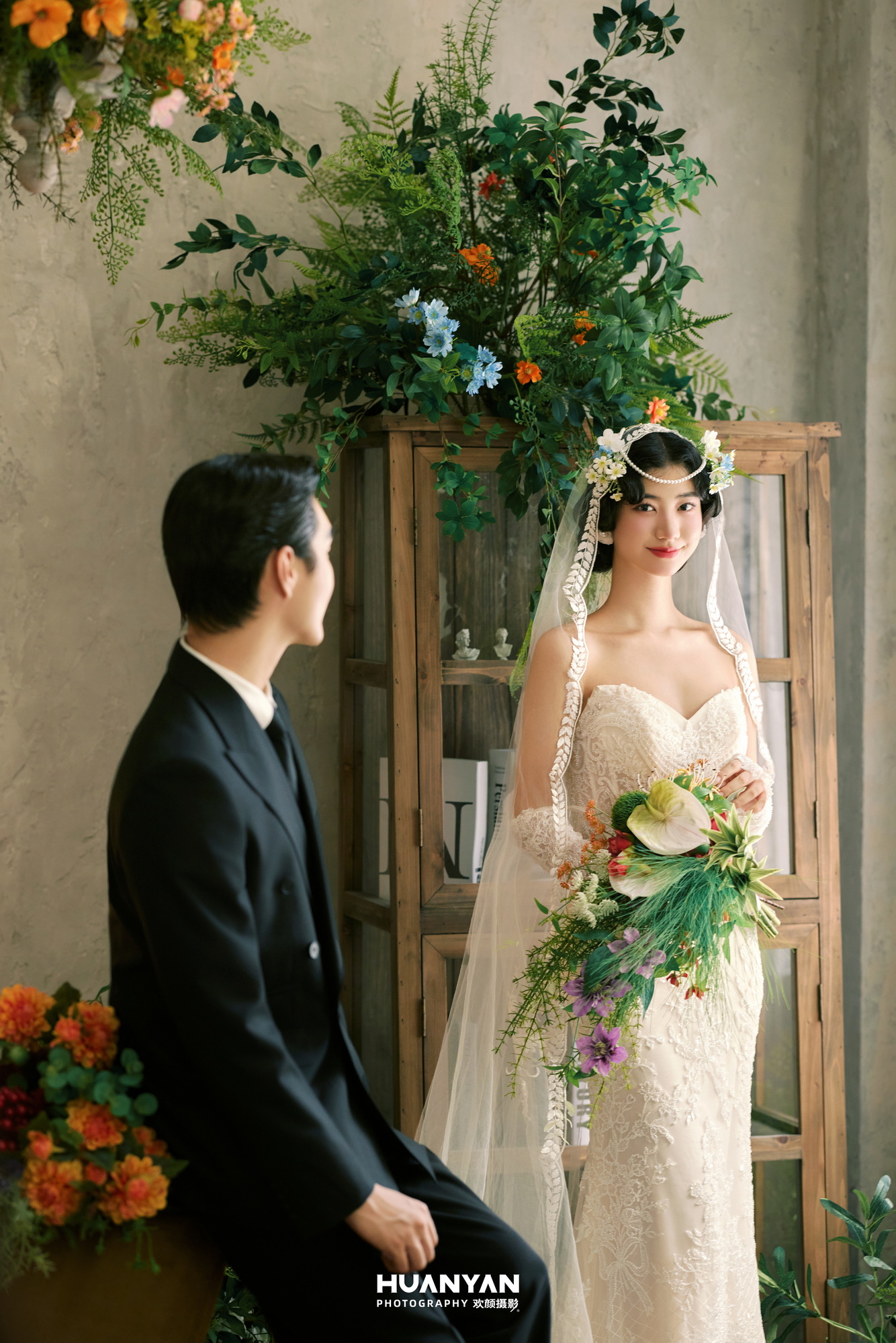 青语客片第7张｜轻氧风婚纱照，摄于草地