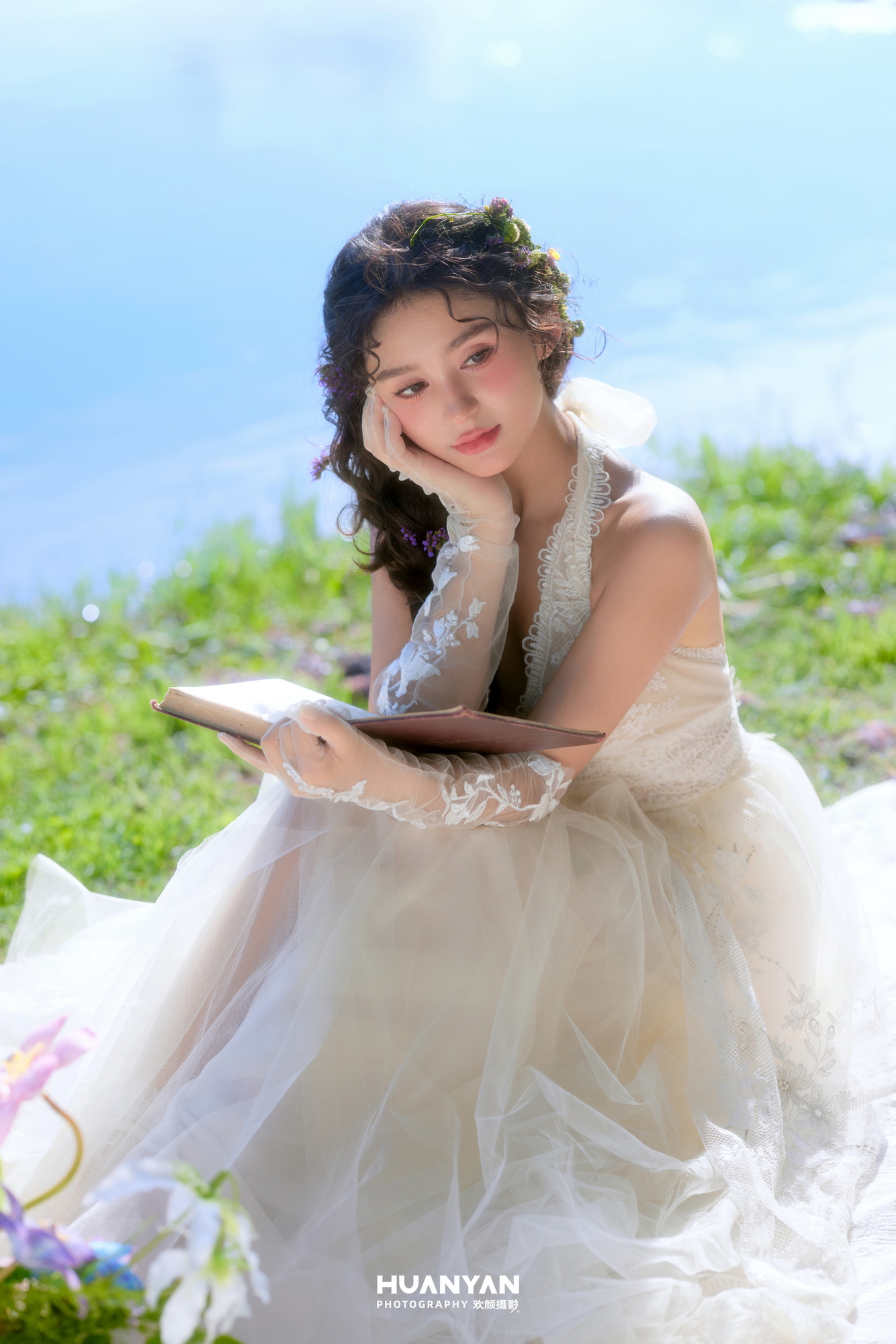 墨帖客片第7张｜极简风婚纱照，摄于室内