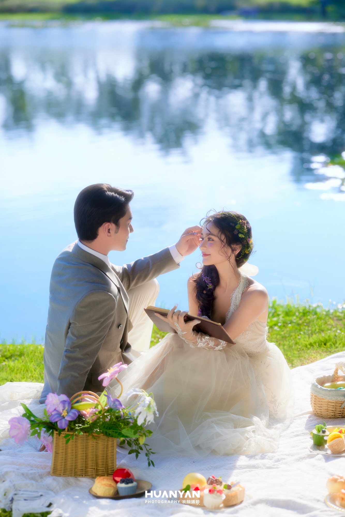 墨帖：极简风婚纱照室内实拍