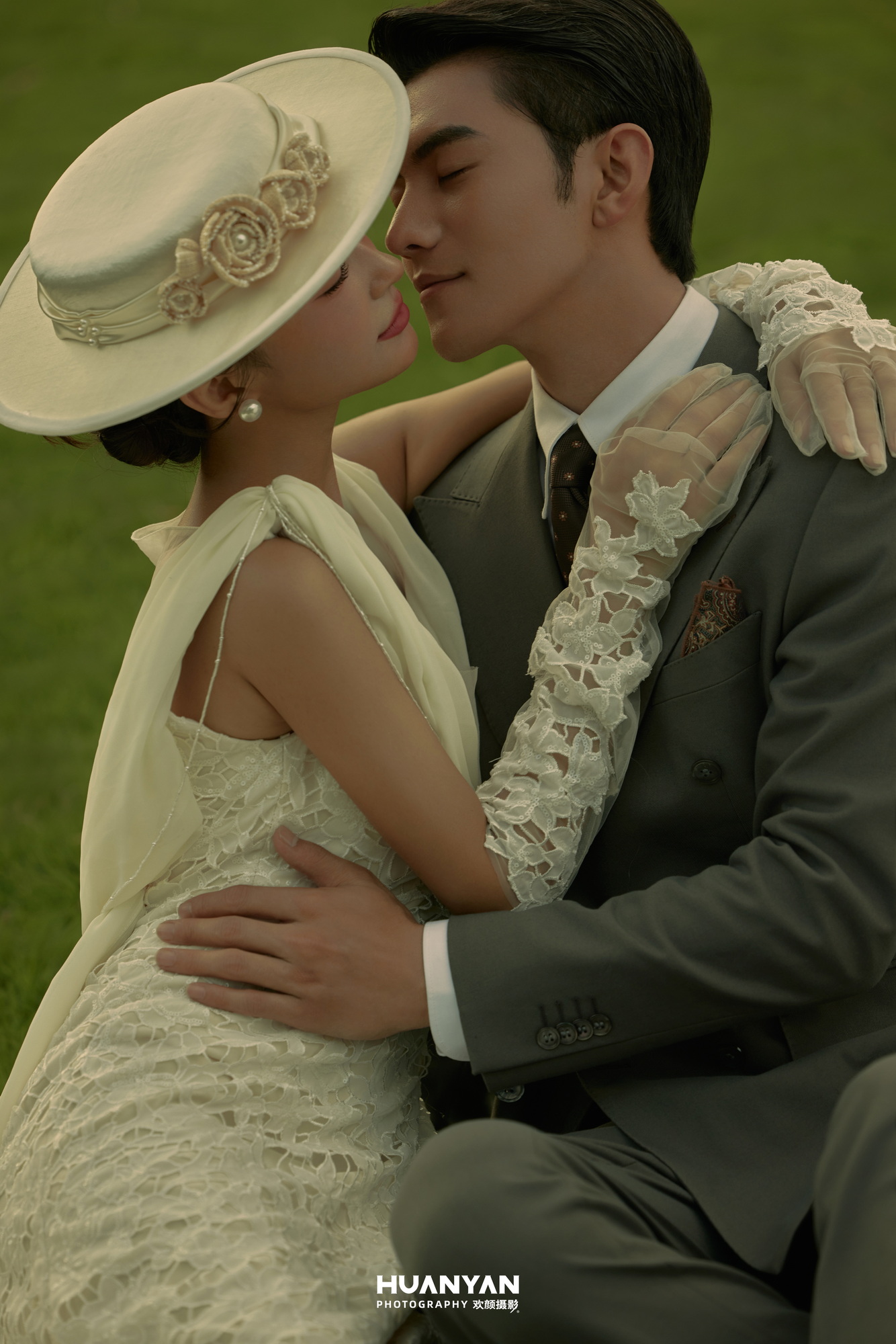 青野旧梦客片第7张｜轻氧风婚纱照，摄于草地