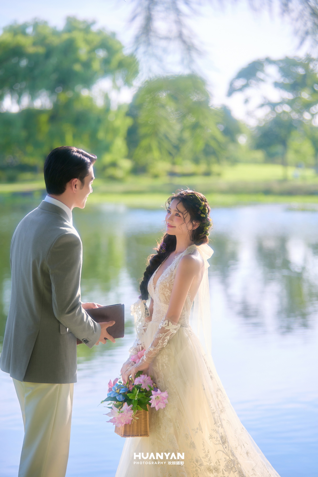 墨帖：极简风婚纱照室内实拍