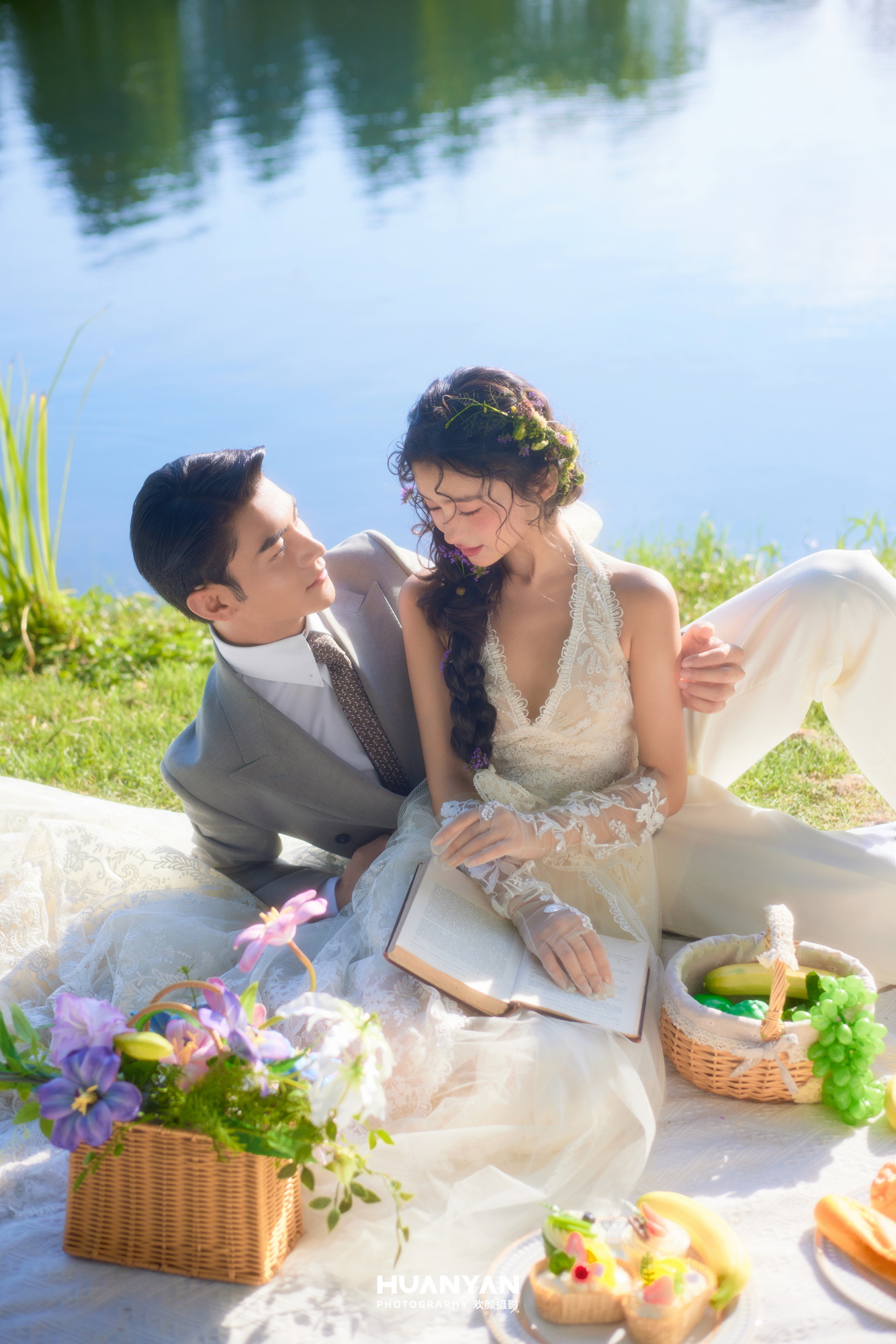 极简风婚纱照 · 室内场景 · 墨帖客片