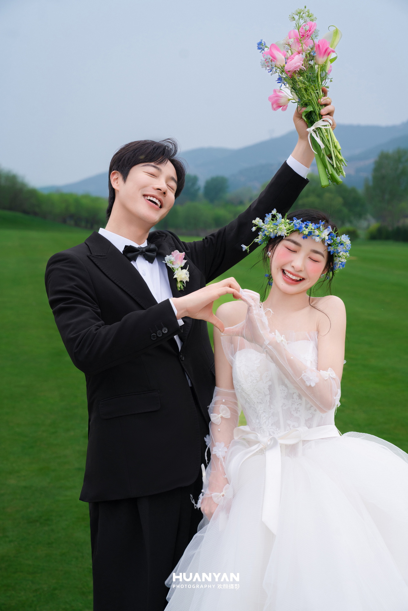 轻氧风婚纱照 · 草地场景 · 青野牵风客片