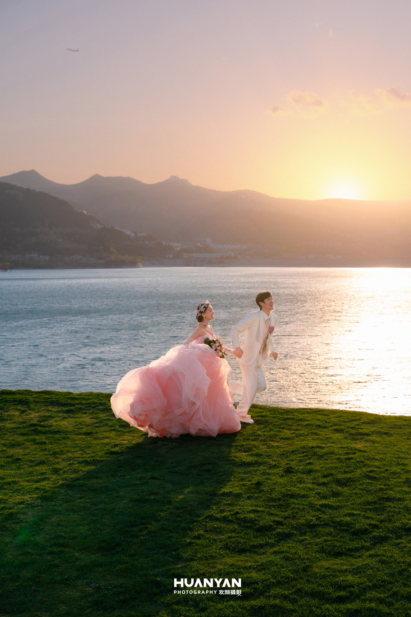 夕阳简约风婚纱照实拍（粉纱落日系列）