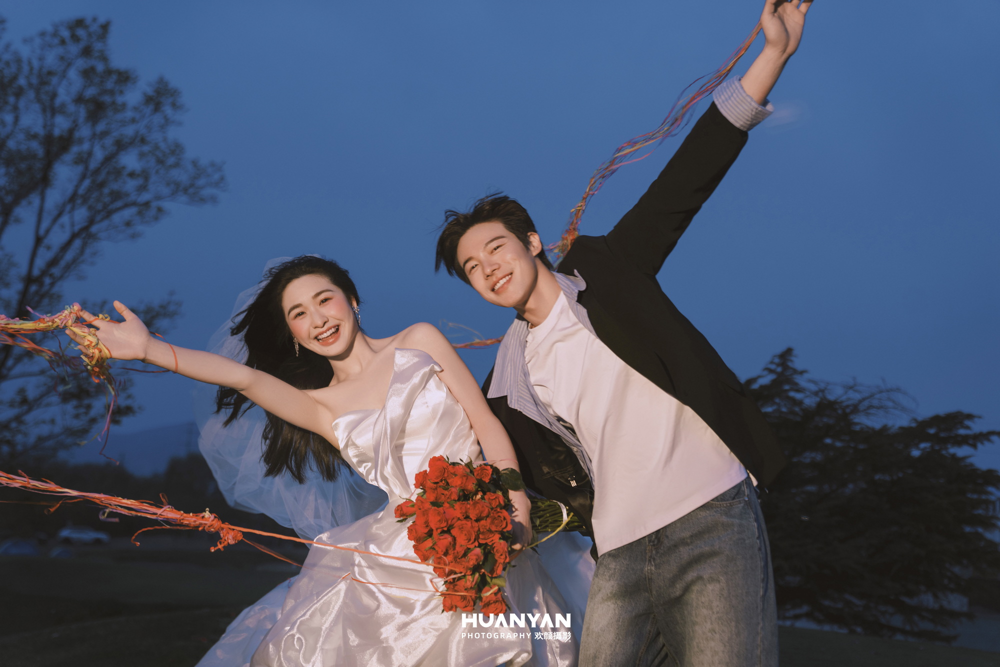 蓝暮红玫客片第3张｜森系风婚纱照，摄于夕阳