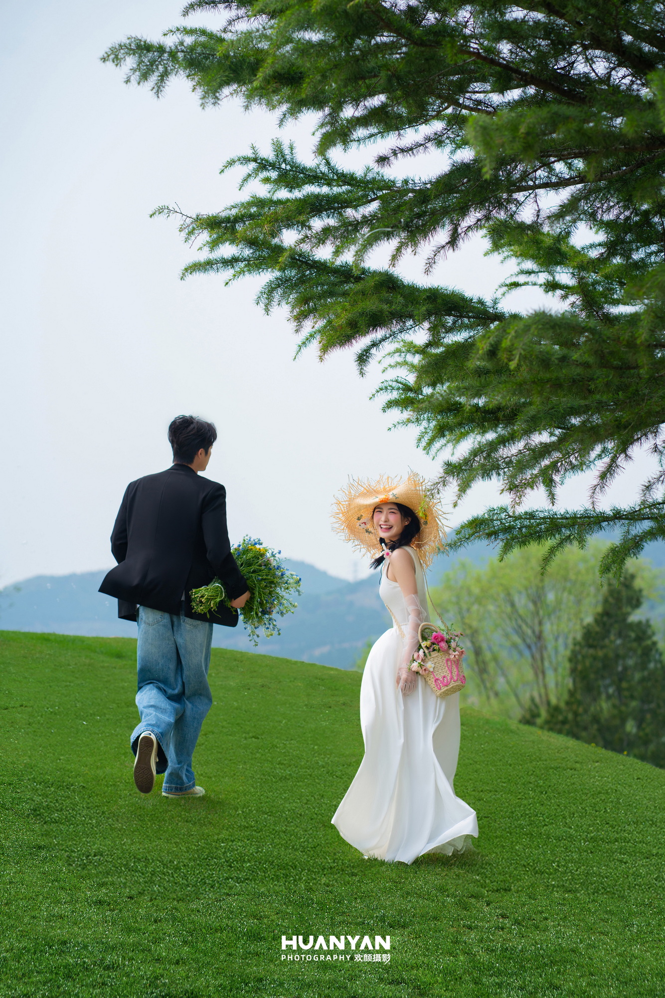 青野赴甜：轻氧风婚纱照草地实拍