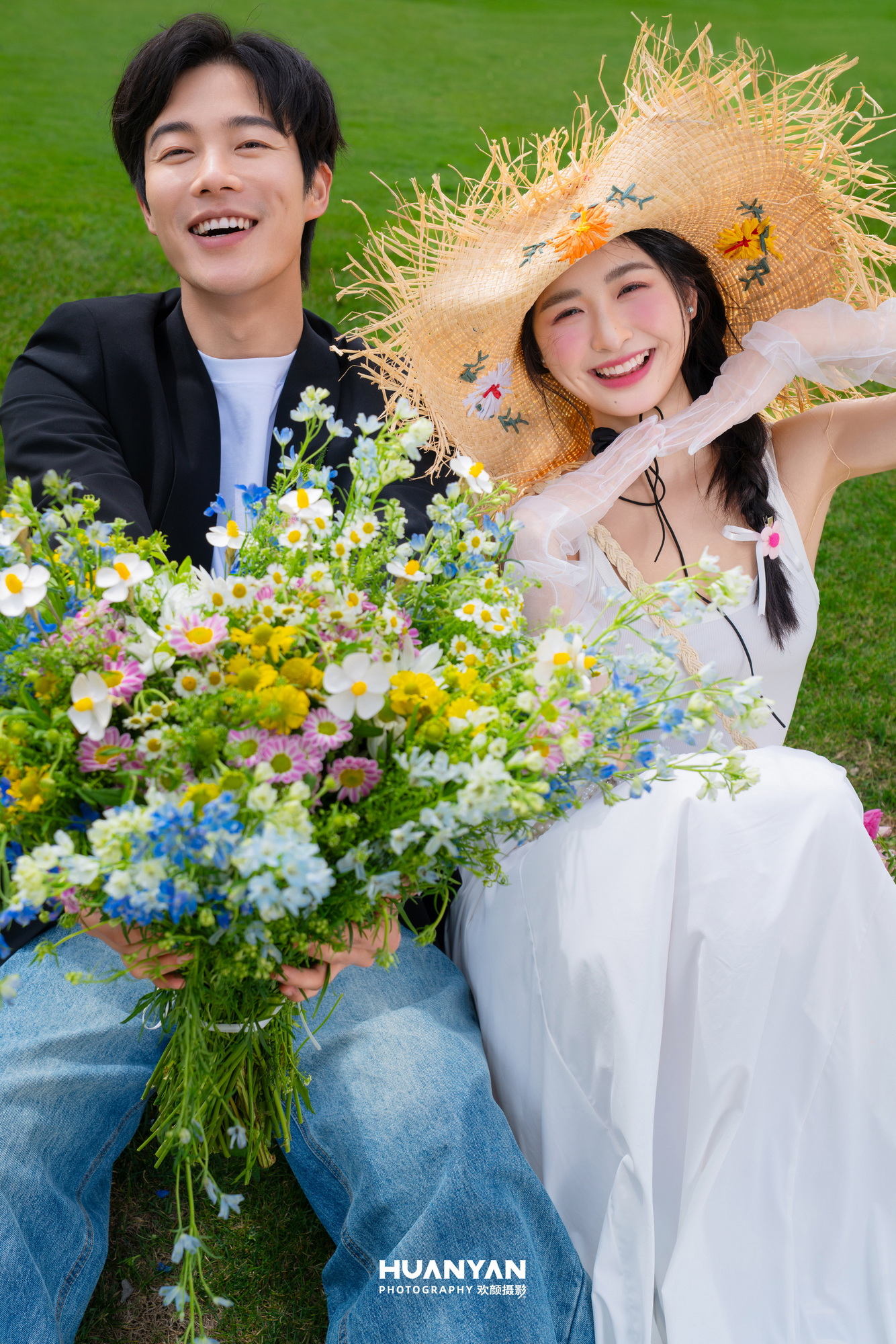 青野赴甜：轻氧风婚纱照草地实拍