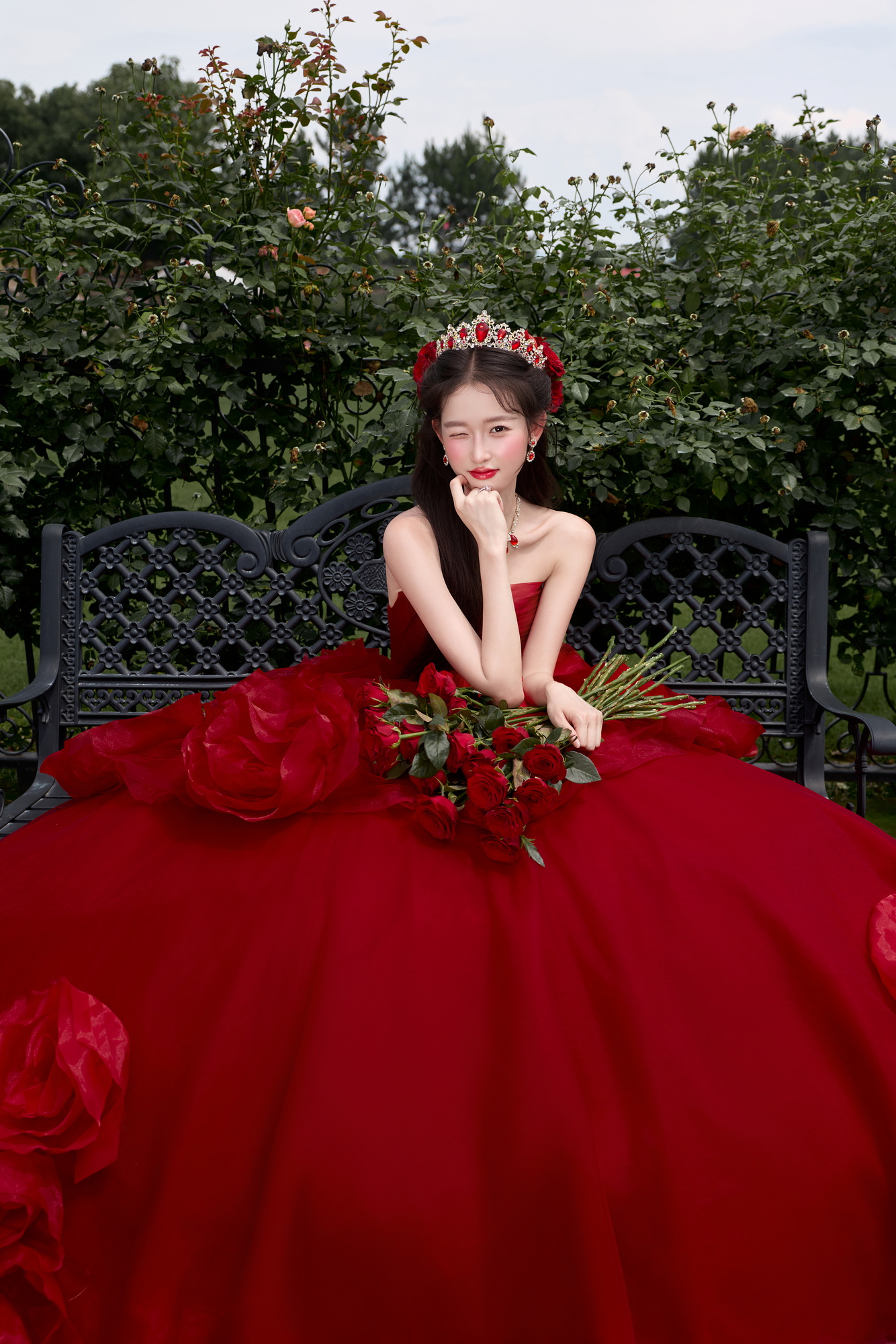 浅忆客片第3张｜简约风婚纱照，摄于室内