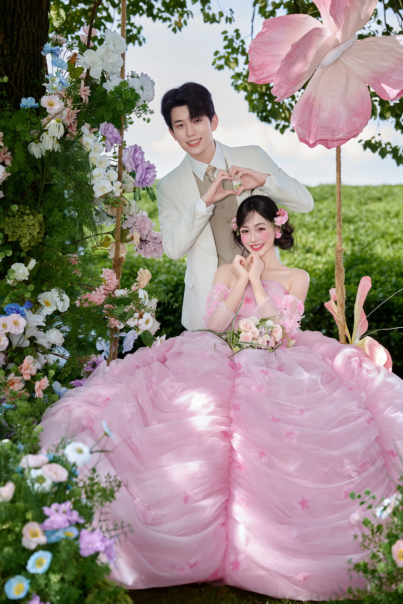 棕缃：简约风婚纱照室内实拍