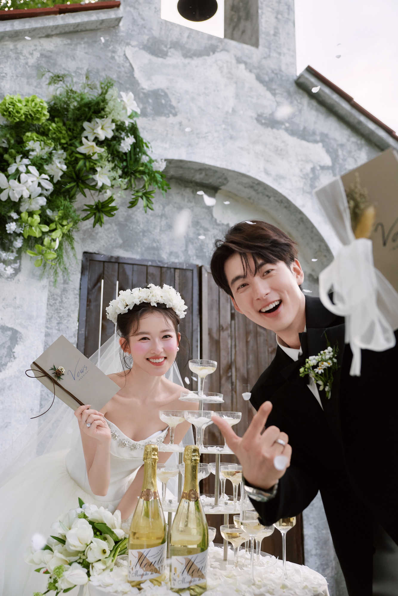 初誓：简约风婚纱照室内实拍