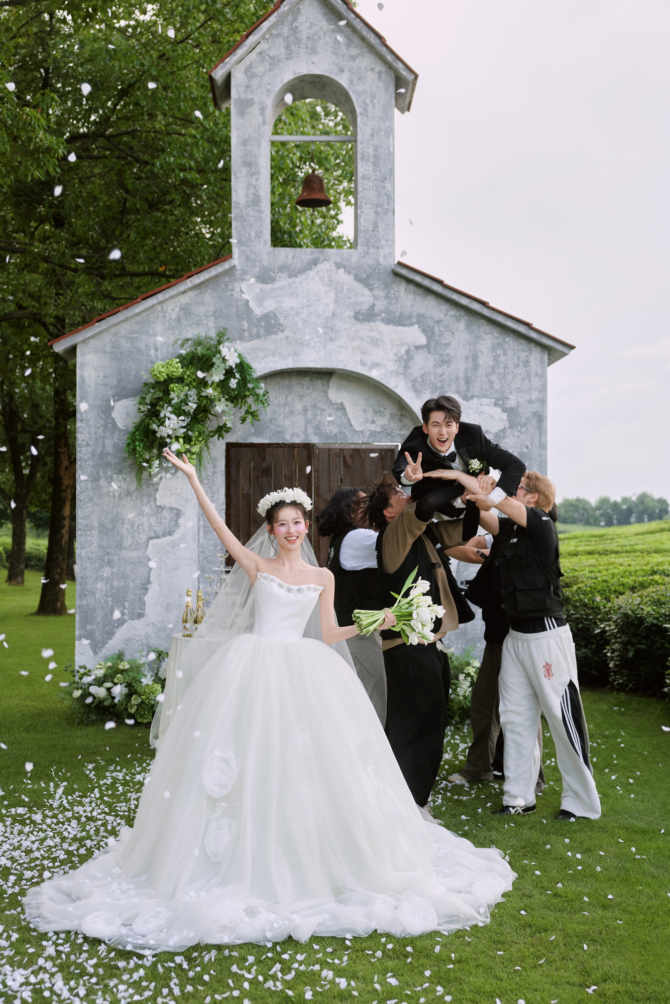 简约风婚纱照 · 室内场景 · 初誓客片