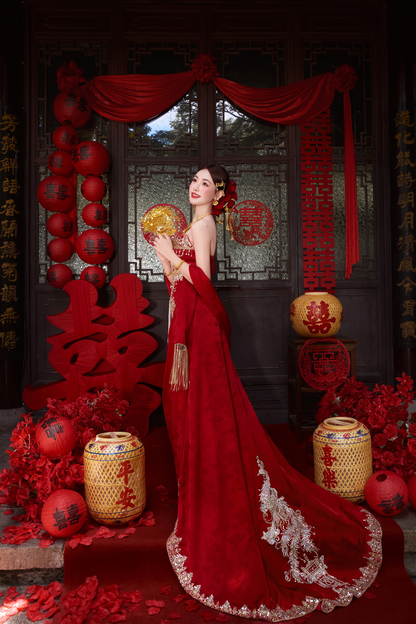 鎏约客片第7张｜简约风婚纱照，摄于室内