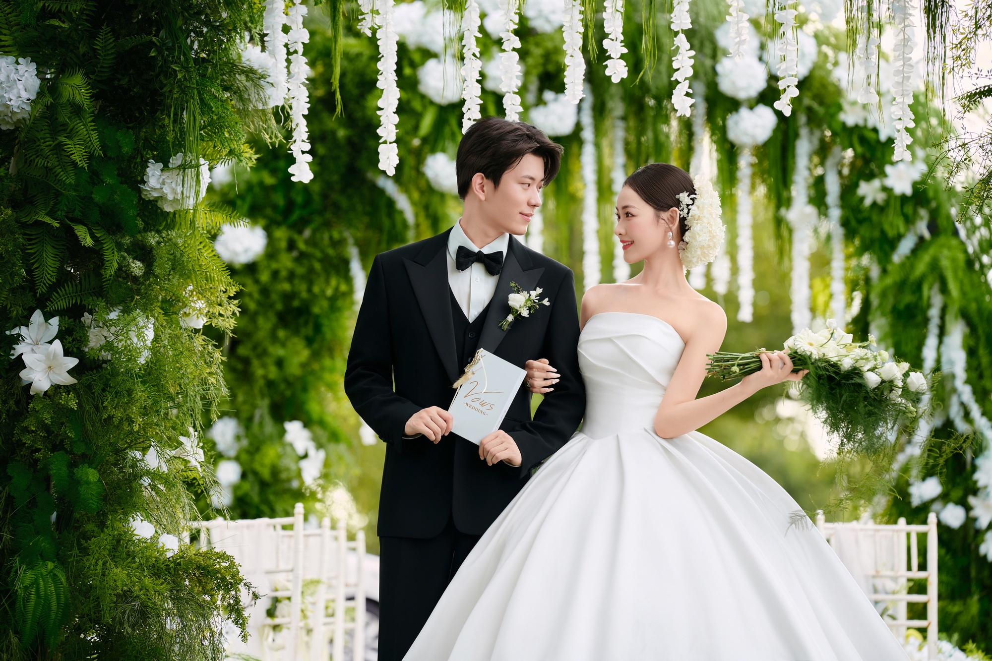 简约风婚纱照 · 室内场景 · 桃缘客片