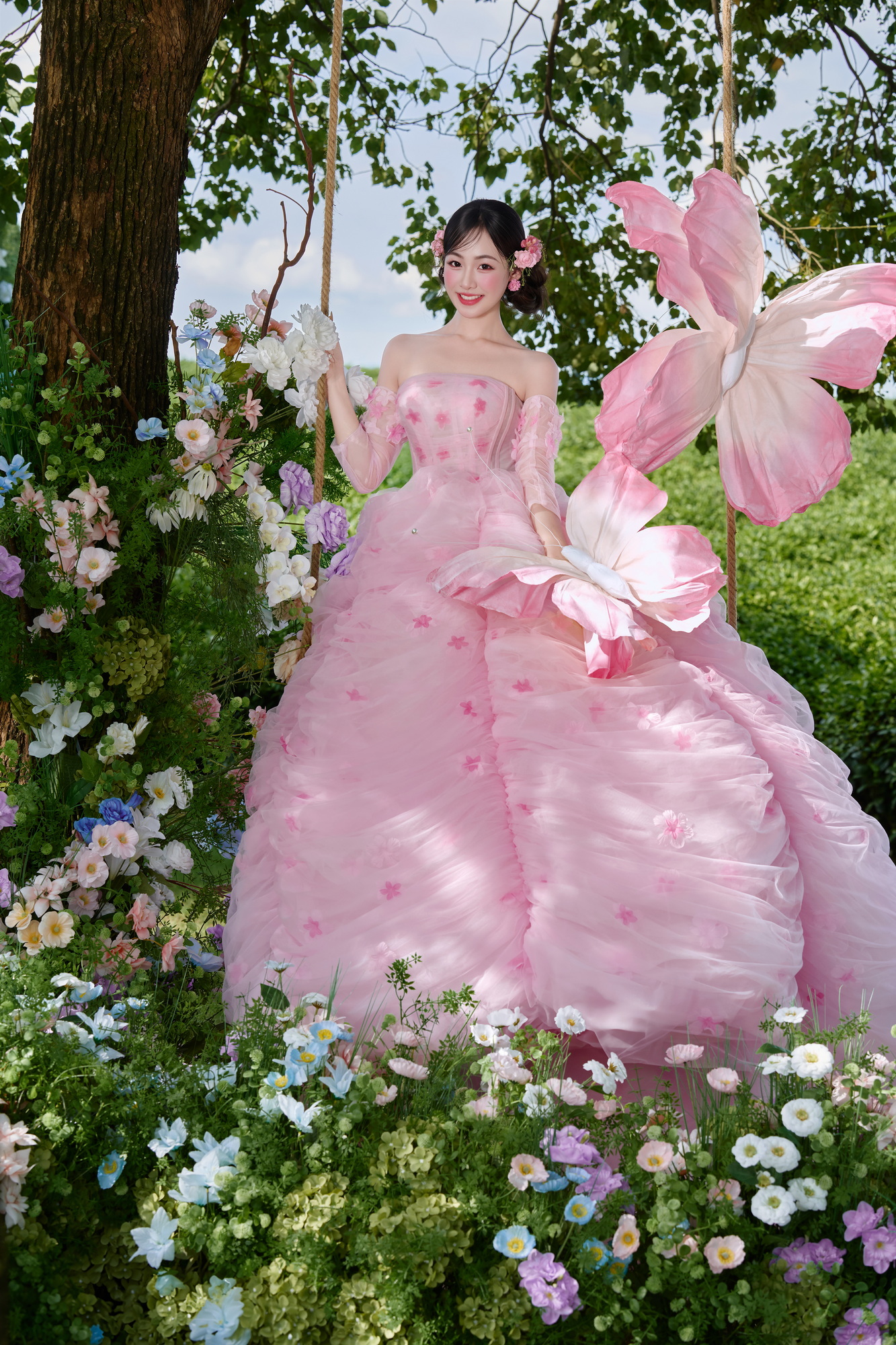 棕缃客片第3张｜简约风婚纱照，摄于室内